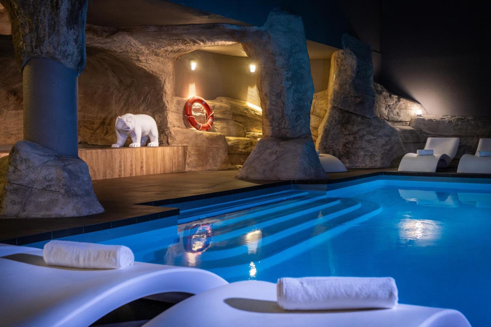 Royal Ours Blanc Boutique Hotel & Spa Альп-д'Юэз Экстерьер фото